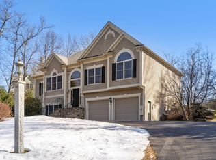 40 Sandy Ridge Rd, Sterling, MA 01564