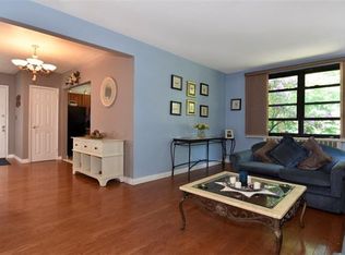 65 Rockledge Rd APT 1A, Hartsdale, NY 10530