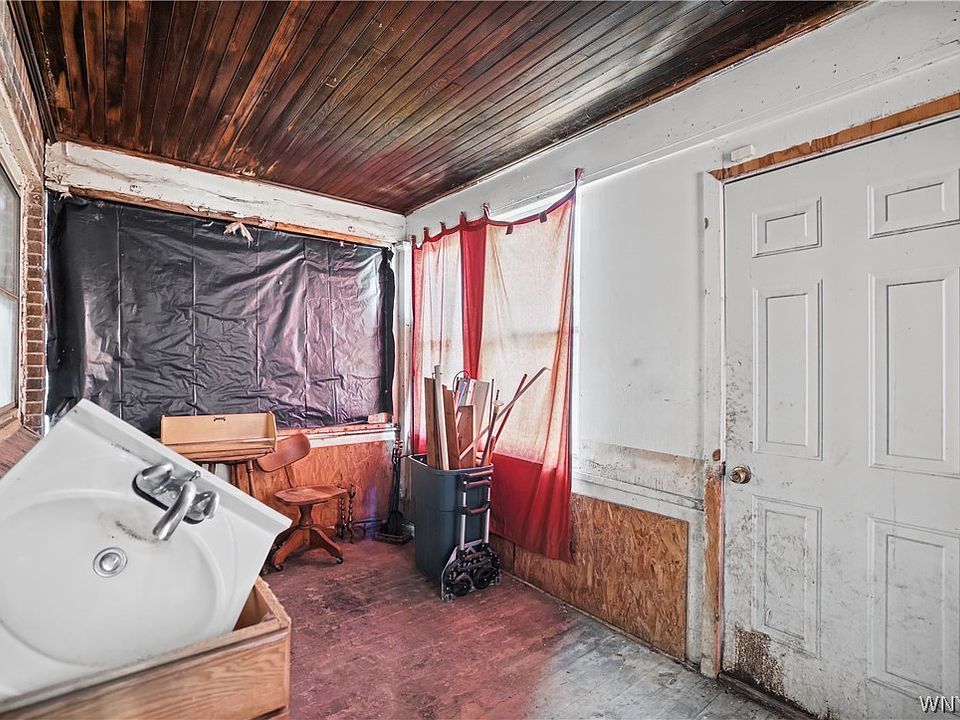 22nd image of 328 Highgate Ave