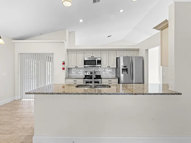 2141 SW Bayshore Blvd — Photo 14