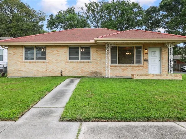 525 Evergreen Dr, Gretna, LA 70053