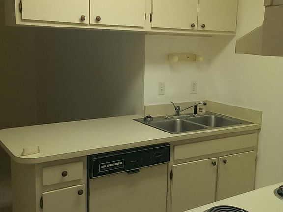 3rd image of 200 Saint Andrews Blvd APT 905