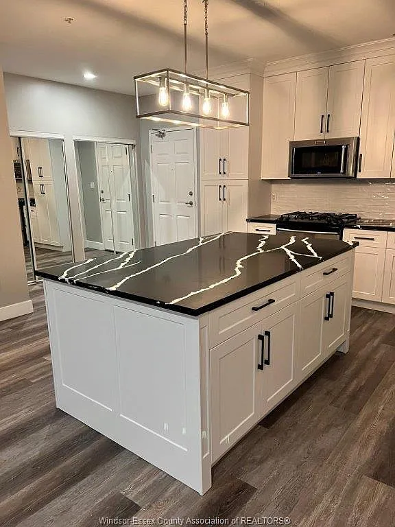 2 bed, 2.0 bath, $2,300 — Photo 4