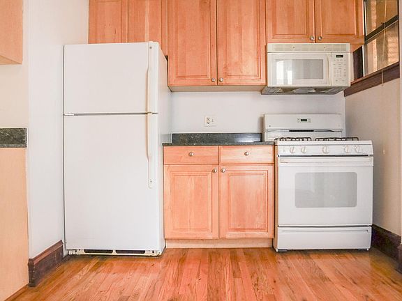 3rd image of 3704 N Sheffield Ave #1