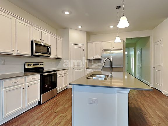 3rd image of 621 Rivermist Dr