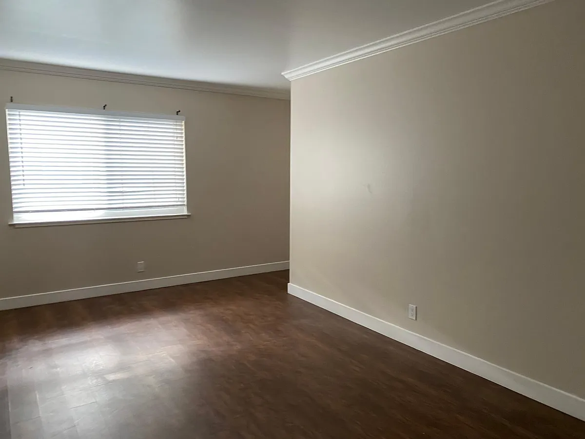 Building Photo - 939 Villa Ave #8