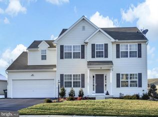 221 Torrington Dr, York, PA 17402