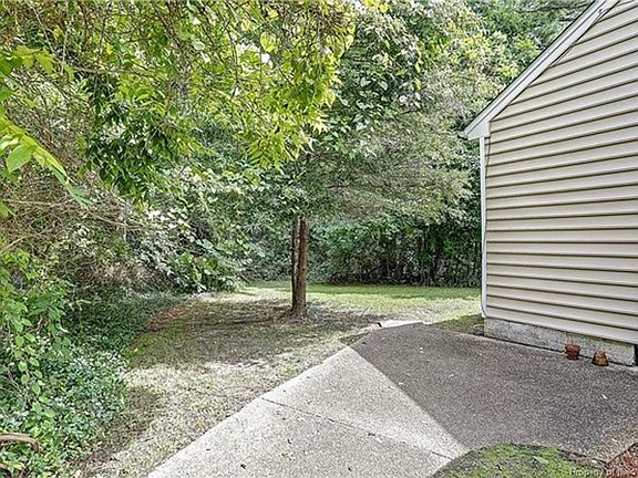 4th image of 707 Monumental Ave