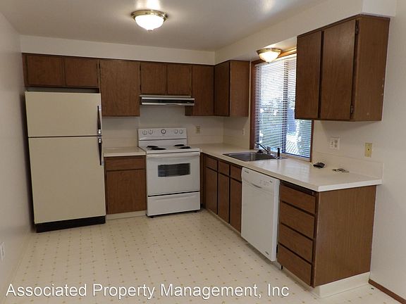 2nd image of 2432 NE Hyde St