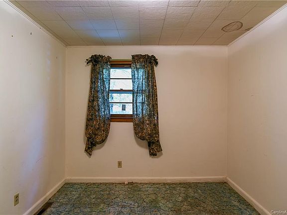5th image of 117 Halsbury Ave