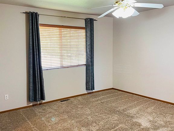 3rd image of 2461 Dawn Dr