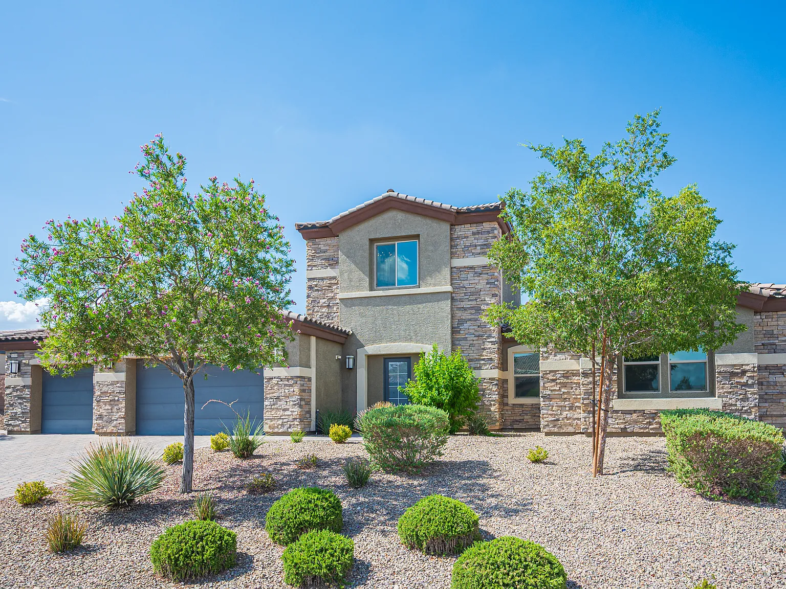 6 bed, 5085 sqft, $10,000 — Photo 2