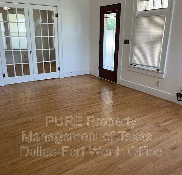501 E Monroe St — Photo 25