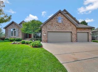 2212 N Williamsgate Ct, Wichita, KS 67228