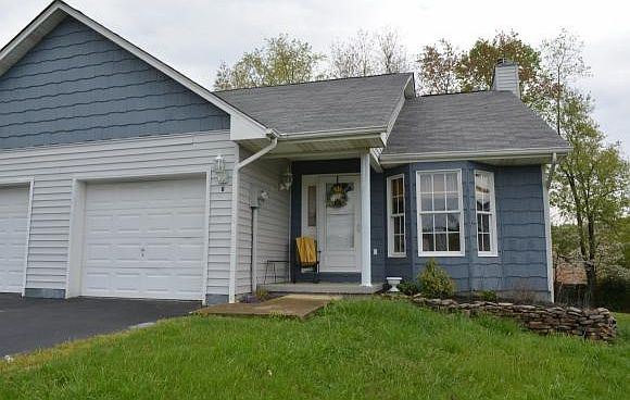 1st image of 1029 E Valley Dr #B