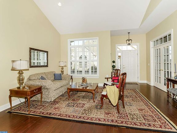 4th image of 209 Willow Dr