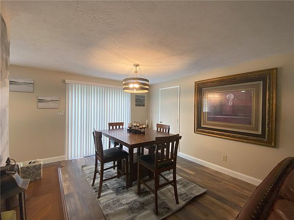 4th image of 660 Lyle Dr