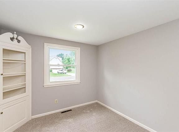 5th image of 9819 Connell Dr