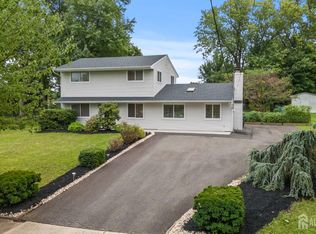 12 Calvin Rd, Kendall Park, NJ 08824
