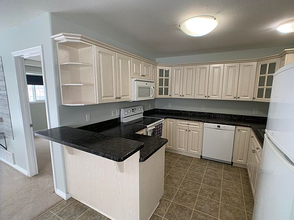 4th image of 4415 A Heritage Cres #A