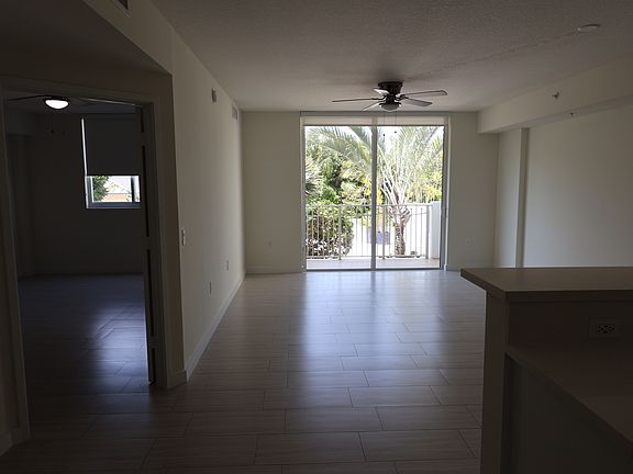 5th image of 445 NE 39th St #316