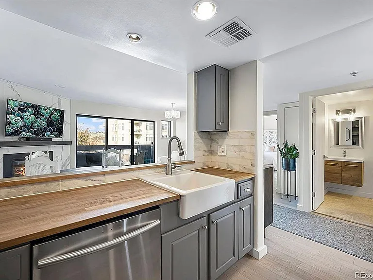 350 Detroit St #303 — Photo 9