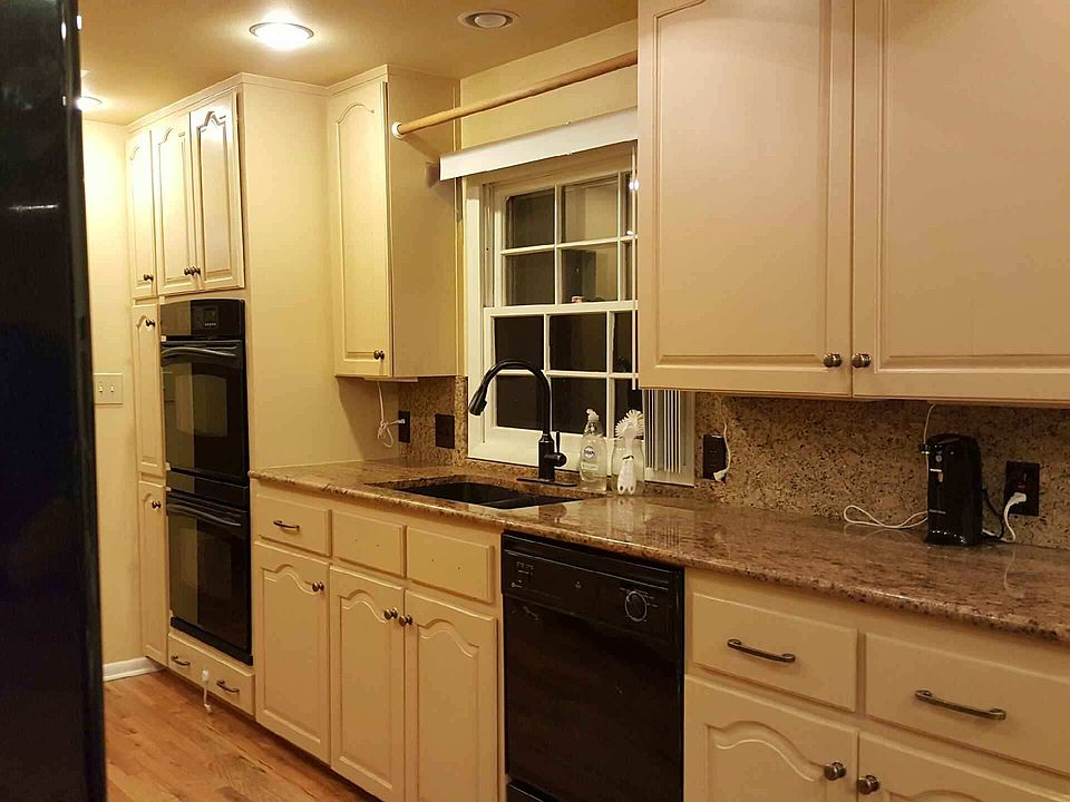 kitchen has double oven