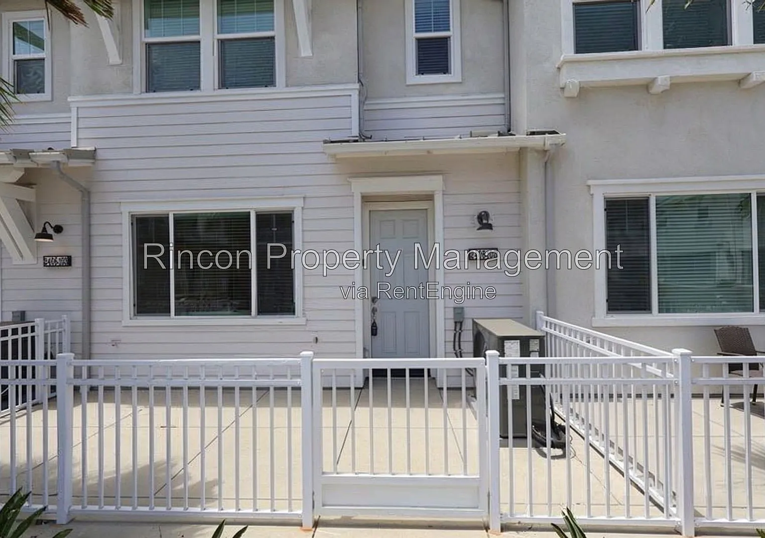 3 bed, 2.5 bath, 1424 sqft, $3,900 — Photo 3