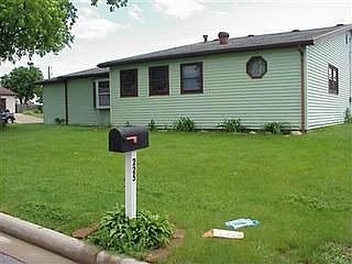 1st image of 225 Surrey Ln