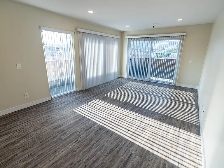 110 S Sweetzer Ave — Photo 100