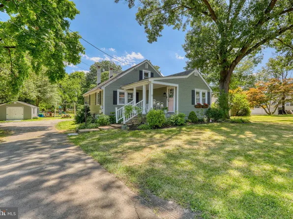 14 Crest Ave, Pennington, NJ 08534