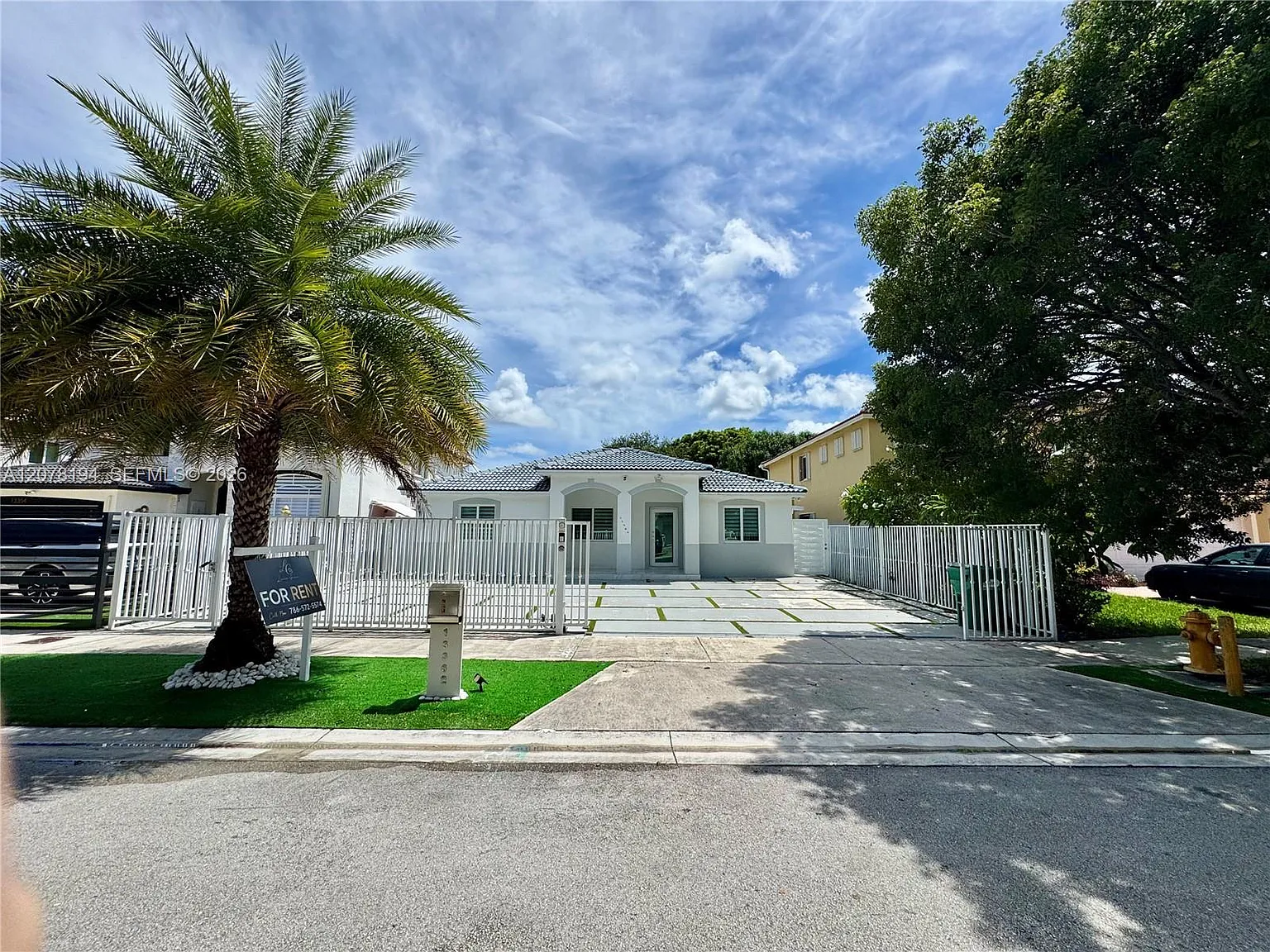 Christopher Gardens — Photo 1
