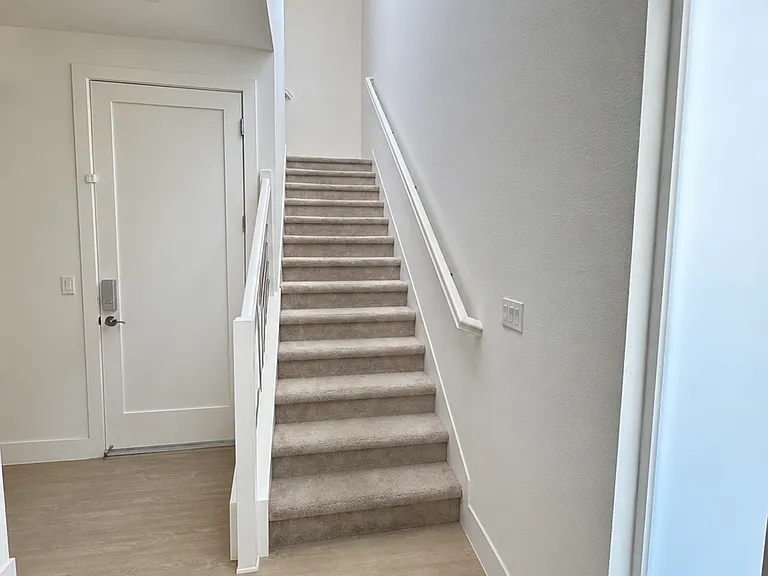 411 Toyama Dr — Photo 7