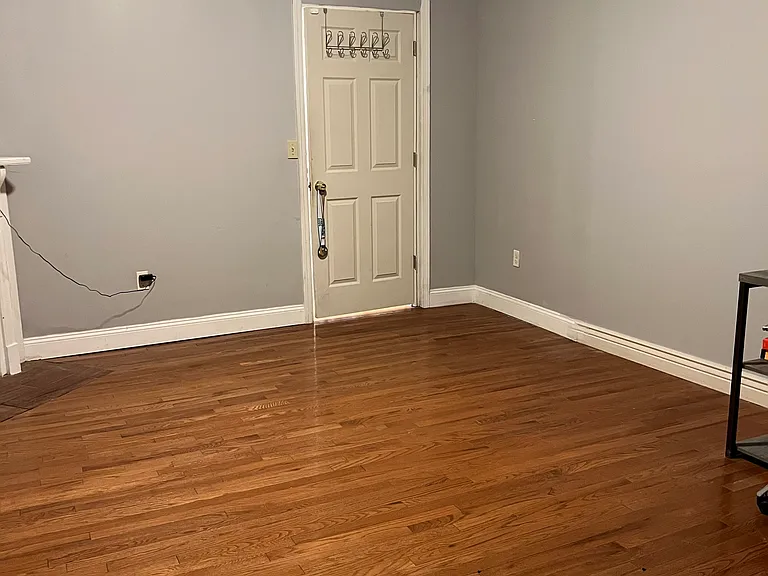 627 College St #1A — Photo 2