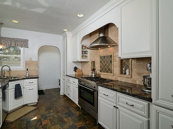 5th image of 1062 Perkins Way