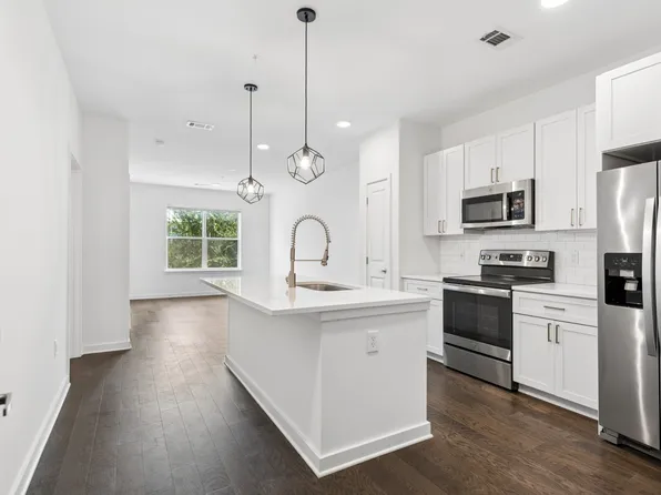 1677 54th Ave N APT 215, Nashville, TN 37209