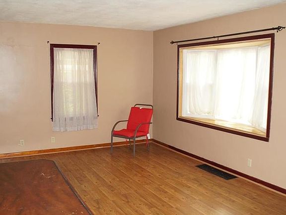 5th image of 808 Michigan St