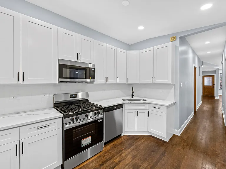 915 W Newport Ave #1 — Photo 1