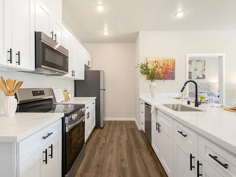 1779 Village Ln SE — Photo 4