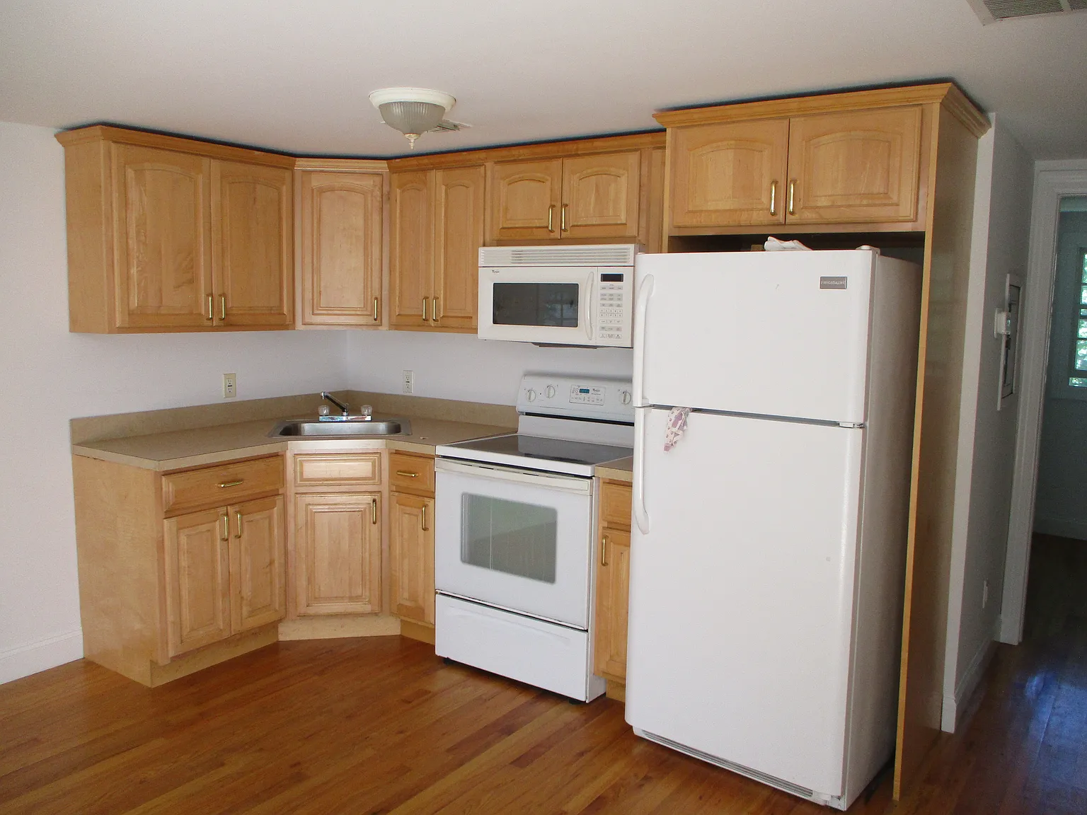 1 bed, 800 sqft, $3,200 — Photo 2