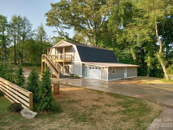 2046 N Rugby Rd, Hendersonville, NC 28791
