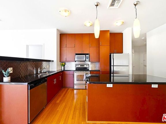 3rd image of 3810 Wilshire Blvd APT 605