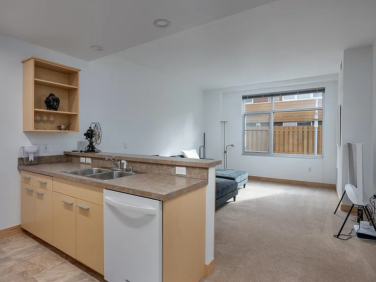 309 W Washington Ave — Photo 10