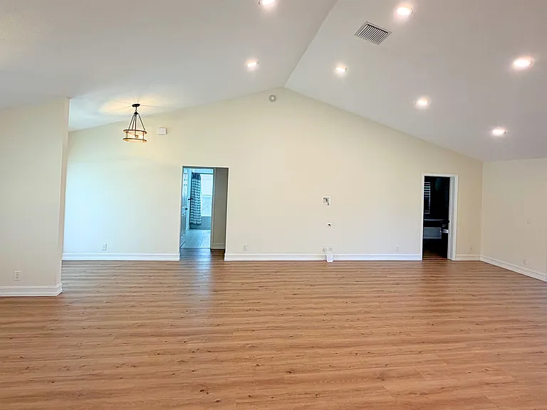9505 Majestic Way — Photo 12