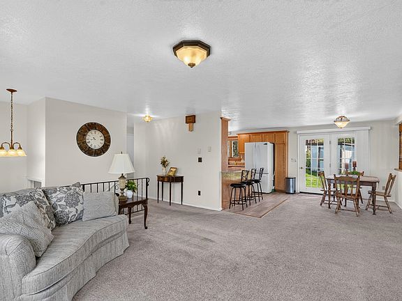 5th image of 530 Highland St
