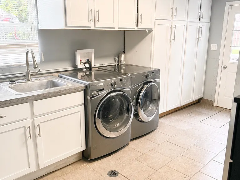 517 S Dryden Pl — Photo 11