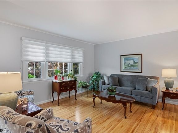 3rd image of 18 Henry St