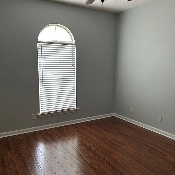 114 Chapel Dr — Photo 12