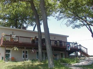 305 Pickeral Lake Dr, Newaygo, MI 49337