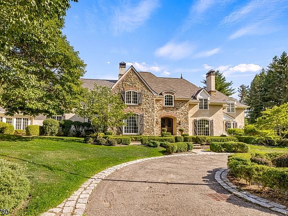 2nd image of 3 Potter Ln